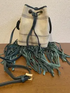 フリンジ付きバケツ型ショルダーバッグ
