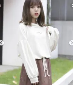 【新品・タグ付き‼️】dazzlinショート丈ビックシルエット ロゴパーカー