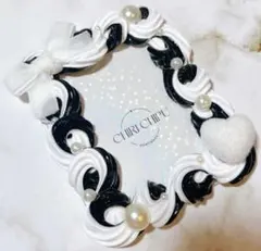 ホイップデコ　トレカケース　硬質ケース　黒　白　リボン　冬　ふわふわ　ハート