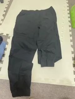 黒いジョガーパンツ 調整可能なドローコード付き　PUMA