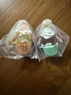 サンリオ シュガーバニーズ　カップケーキチャーム　はなうさ　くろうさ