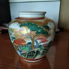 九谷焼き 手描き陶器の丸型壺 ツボ 角福印 九谷焼き 手描き陶器の丸型壺 ツボ 角福印