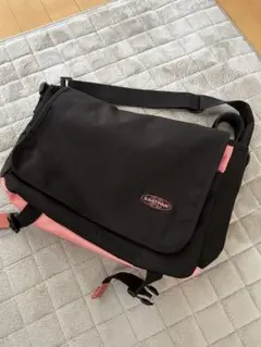 EASTPAK メッセンジャーバッグ ブラック/ピンクのサムネイル
