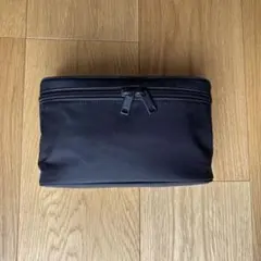 無印良品ブラックナイロンジッパーポーチ　旅行用品のサムネイル