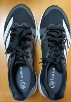 新品adidasシューズ