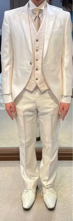 結婚式 新郎 ベージュ シャンパンタキシード ブラウンチェックベスト 