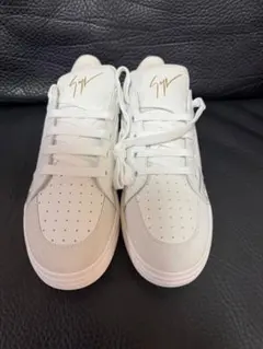 【20万円級】GIUSEPPE ZANOTTI ホワイト スニーカー 39のサムネイル