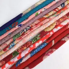 (183）赤系布紐　12本