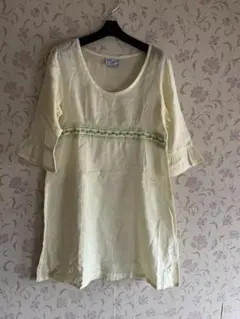 淡い黄色の刺繍入りチュニック　フリー