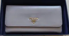 美品　PRADA 長財布　メタルロゴ　カードケース　ヌードベージュ