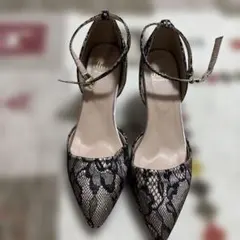 ほぼ未使用　flume レース パンプス　ブラック✖️ベージュ　23.5