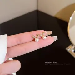 パール 小ぶり ピアス 動物 レディース うさぎ好き 両耳用 ウサギ キラキラ