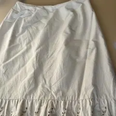 Aylesbury 刺繍フレアスカート Lサイズ ホワイトのサムネイル