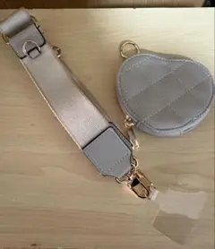 MUMU ショルダーストラップ、ハート型ポーチ　しまむら