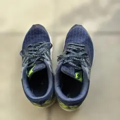 ネイビー スニーカー