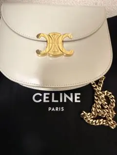 Celine ノベルティホワイト フラップショルダーバッグ ゴールド金具 Celine ノベルティホワイト フラップショルダーバッグ ゴールド金具