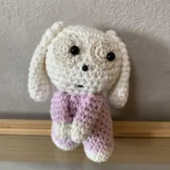 うさぎのみるくちゃん　編みぐるみ　ハンドメイド　マスコット　ぬいぐるみ　手作りのサムネイル