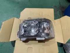 中古美品 200系 ハイエース 純正 右ヘッドライトASSY割れなし