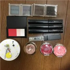 アイシャドウ、マスカラなど