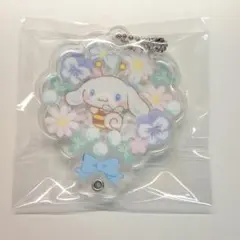 サンリオ　シナモン　アクリルチャーム　フラワー