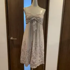BCBG MAXAZRIA ベージュストライプ刺繍 キャミワンピース ストレッチのサムネイル