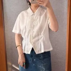 ヴィンテージ レトロ古着 刺繍デザインタックブラウス 半袖 白 花のブラウスのサムネイル