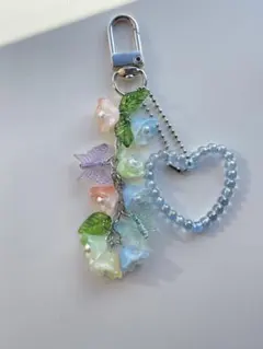 パステルフラワーとバタフライのハートチャームキーリング（紐ストラップ変更可能）
