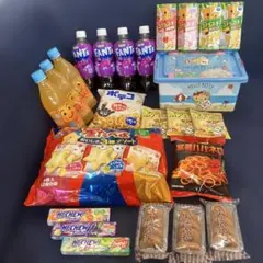 h*♪様 24点セット・4000円相当★キティお菓子コンテナ含むお菓子ジュースまのサムネイル