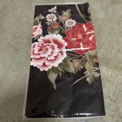加賀友禅　黒に鮮やかな赤の牡丹柄のハンカチ 新品未開封未使用