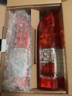 ハイエース　トヨタ純正　テールランプ　7型外し ハイエース 純正テールランプ 新車外し 【公式通販】