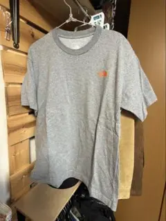 THE NORTH FACE グレー Tシャツ