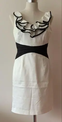 フリル付きノースリーブひざ丈ワンピース 3900→3600