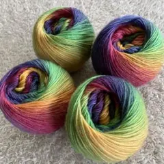 グラデーションウールヤーン レインボー系　4玉