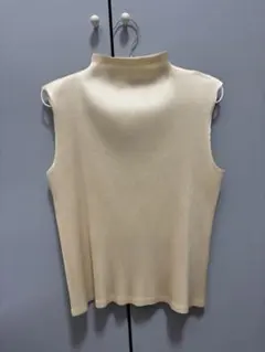 週末限定値下げPLEATS PLEASE ノースリーブ ホワイト サイズ3 - メルカリ