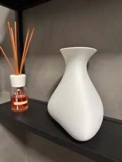 ホワイト流線型花瓶 中型