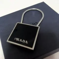 ✨美品・箱付✨プラダ PRADA キーリング キーホルダー レッド スクエア