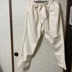 【新品、未使用、タグ付き】カジュアルパンツ　ホワイトのサムネイル