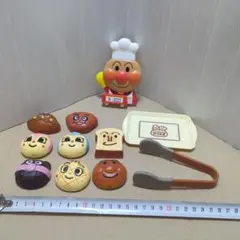アンパンマン　ジャムおじさんのやきたてパン工場　パン　トング　トレー　工場無し