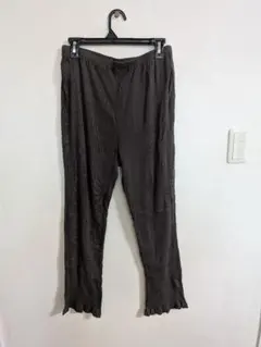 リブ編みダークグレーフレアパンツ