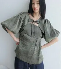 【新品未使用】LADYMADE メタリックリボンボレロ×キャミセット　カーキのサムネイル