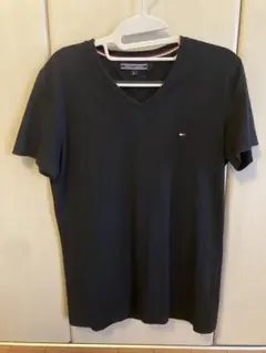 TOMMY HILFIGER 黒 Vネック Tシャツ M