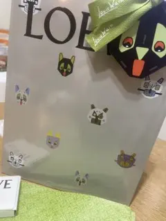 LOEWE 2025 ホリデー　ショッパー　ロゴ薄紙つき