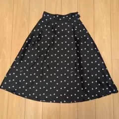 ダブルスタンダードクロージング黒プリントスカート　Aライン　美シルエット