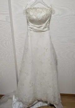 ウェディングドレス　ビーズ装飾 Aライン