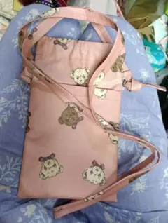 クマ柄ピンクポシェット