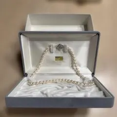 ホワイトパールネックレス 花モチーフクラスプ　真珠　保証書あり　冠婚葬祭