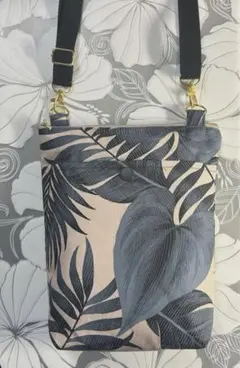 サコッシュ　ハンドメイド　ハワイアンプリント　葉っぱ柄