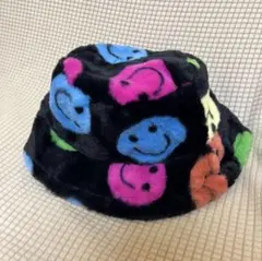 フェイクファー カラフル スマイリーフェイス バケットハット ブラック バケハ