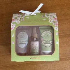 【新品未使用】Sakura Bloomingボディーソープ　バスギフトセット