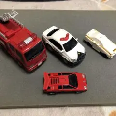 ミニカー4点セット　消防車　パトカー　スポーツカー　変形ミニカー